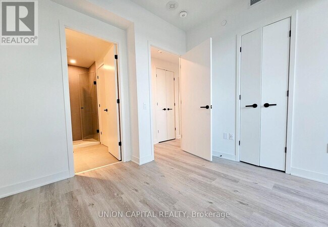 Photo - 55 Charles St E Unit 4609