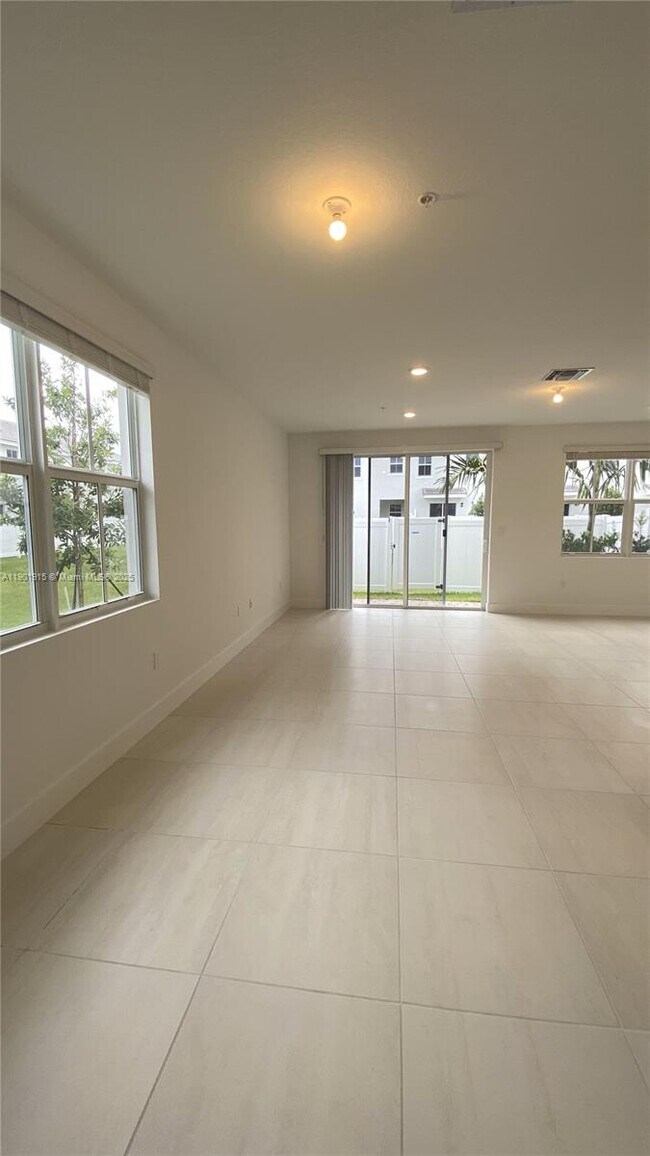 Photo - 125 SW 171st Terrace