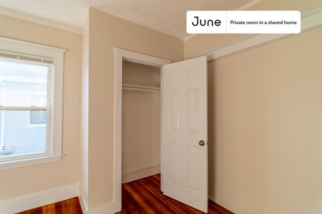 Photo - Room in Shared 6 bed/2 bath home Unidad D