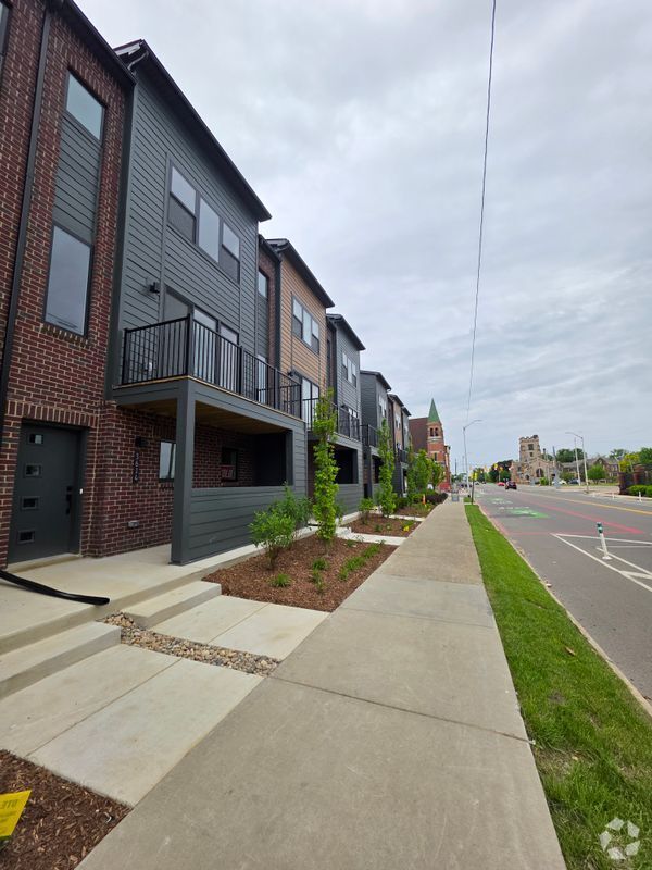 Building Photo - 3618 Trumbull Rental
