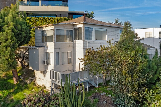 Lido Apartments - 8412 Franklin Ave