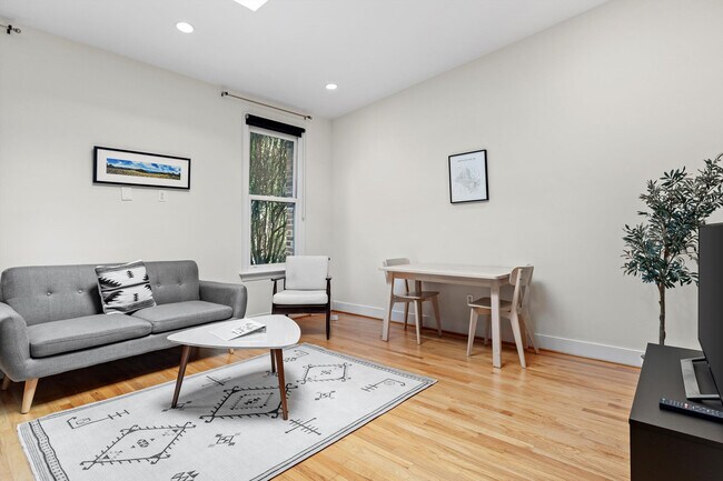 Photo - 1820 13th St NW Unidad ID1037756P