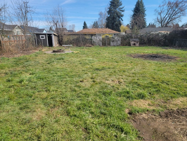 Photo - 290 Elma Ave NE