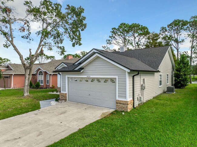 Photo - Beautiful 3 Bedroom, 2 Bath POOL Home with 2-Car Garage in the Heart of Hunters Creek!