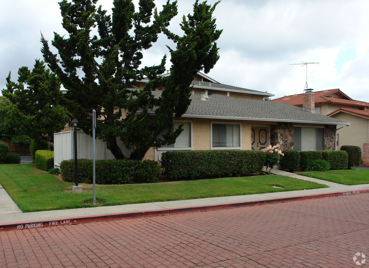 Photo - 513 Granger Ter