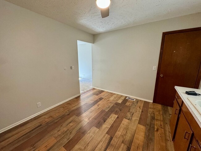 Photo - 3 bed 1 1/2 bath in NE Lincoln