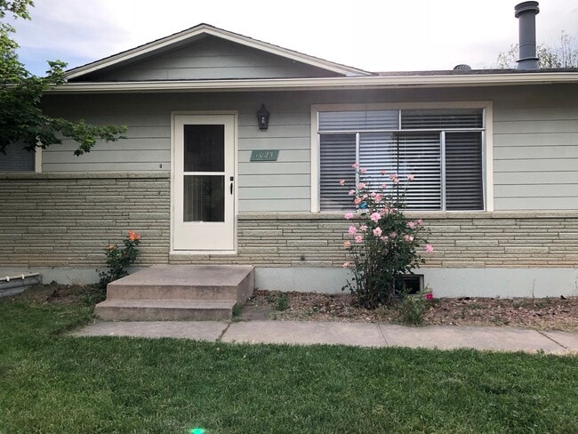Building Photo - 3 Bed, 2 Bath Home with 2 Bonus Basement Rooms – Prime Location Near CSU | Available June 10th!