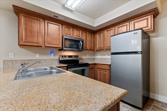 Building Photo - 9947 W Rosecroft Ct Unit 101
