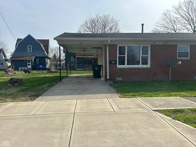 Building Photo - 511 S Maple St
