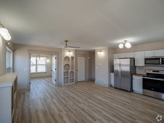 Building Photo - 922 Unit Garage Rental