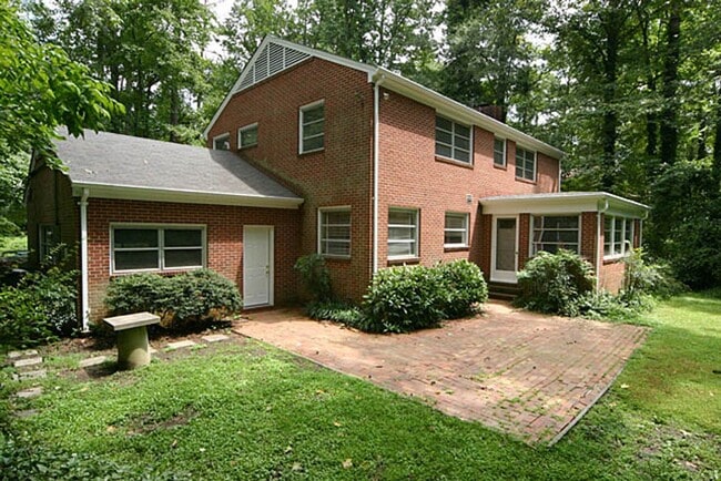 1115 Woodburn Rd