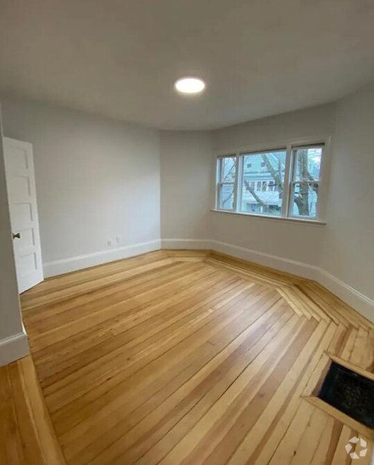 Building Photo - 31 Spencer Ave Unit 2 Rental