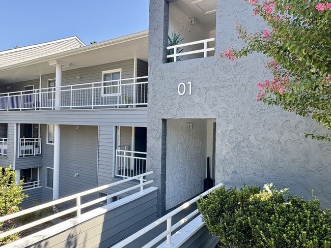 Photo - 103 Northlake Dr