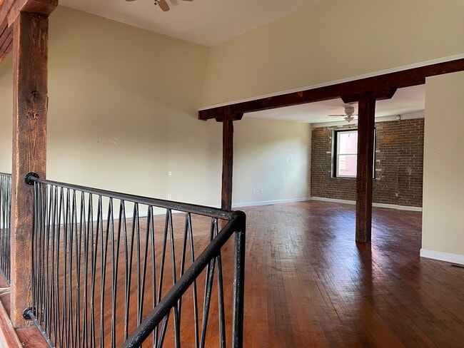 27 N Main St Unit 2