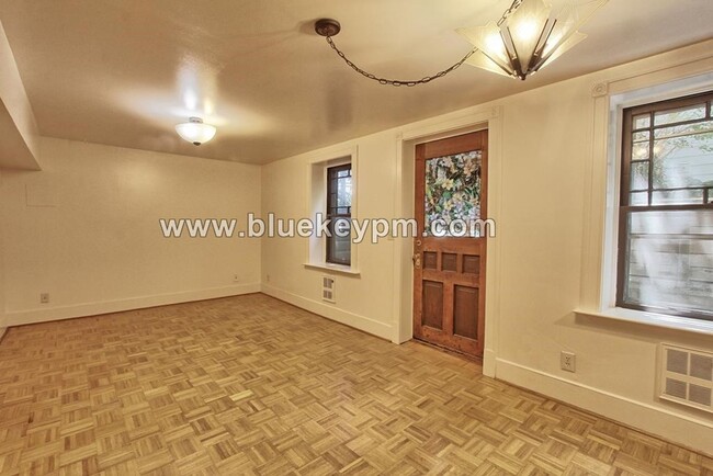 Photo - 2 Bed, 1 Bath Remodeled Unit Near OHSU and Portland VA Medical Center