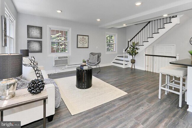 Photo - 3215 Ravensworth Pl