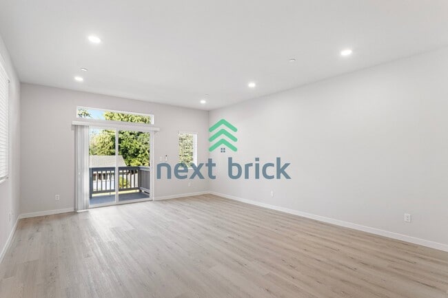 Photo - "Spacious 3-Bedroom Luxury Townhouse in Everett with 3 Full Baths"