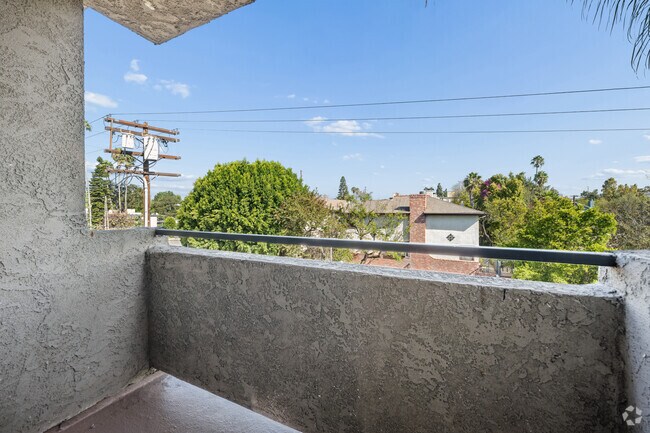 1BR, 1BA - 625SF - Balcony
