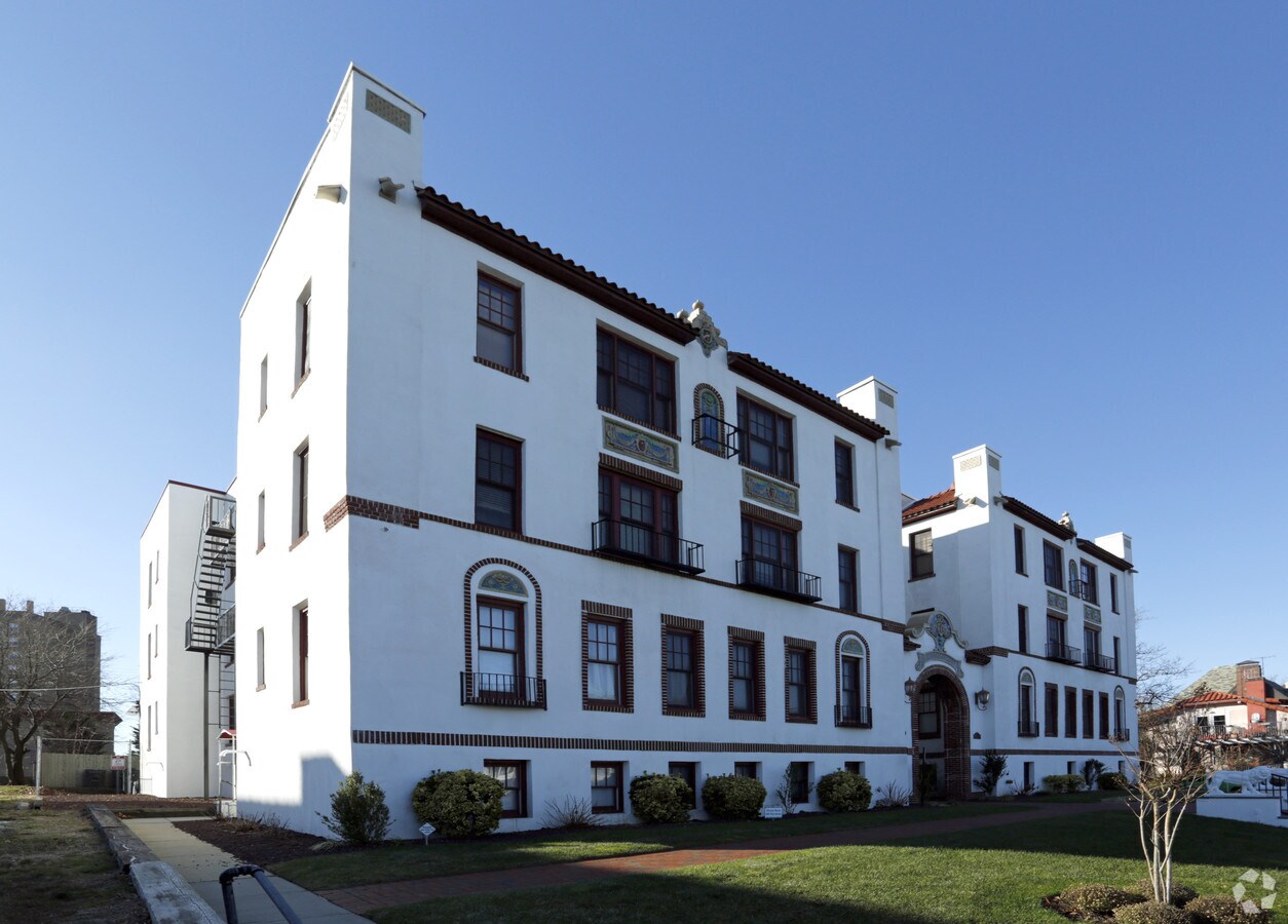 Britwoods Court - Britwoods Court Apartments