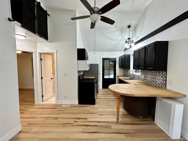 Photo - 765 Meadow Rd