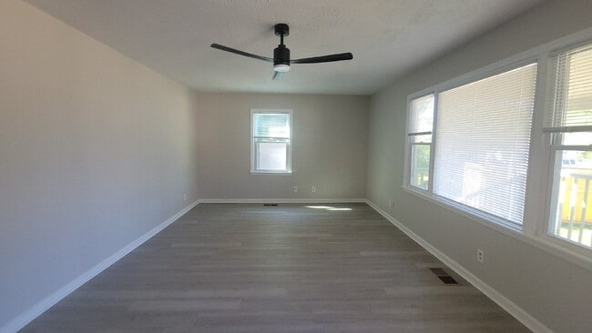 Photo - "2-Bedroom Retreat with Cozy Comfort in Huntsville!"