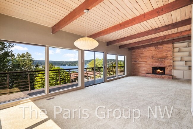 Building Photo - Extraordinary 4BR, 4200sf Mid Century Water View Home with Amazing Outdoor Spaces