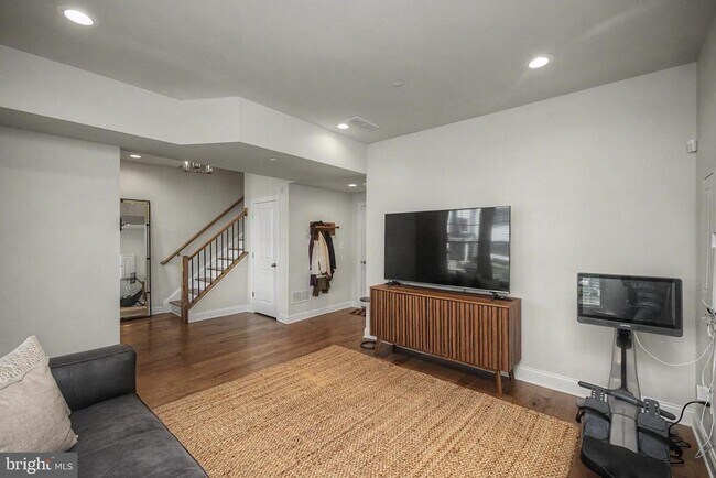Photo - 300 Squire Dr