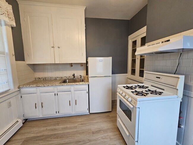 Photo - 549 Westford St Unidad 4