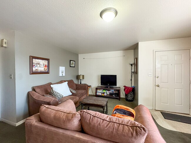 Photo - 243 E 400 N