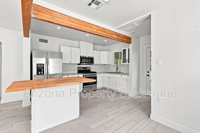 Photo - 1128 E Almeria Rd