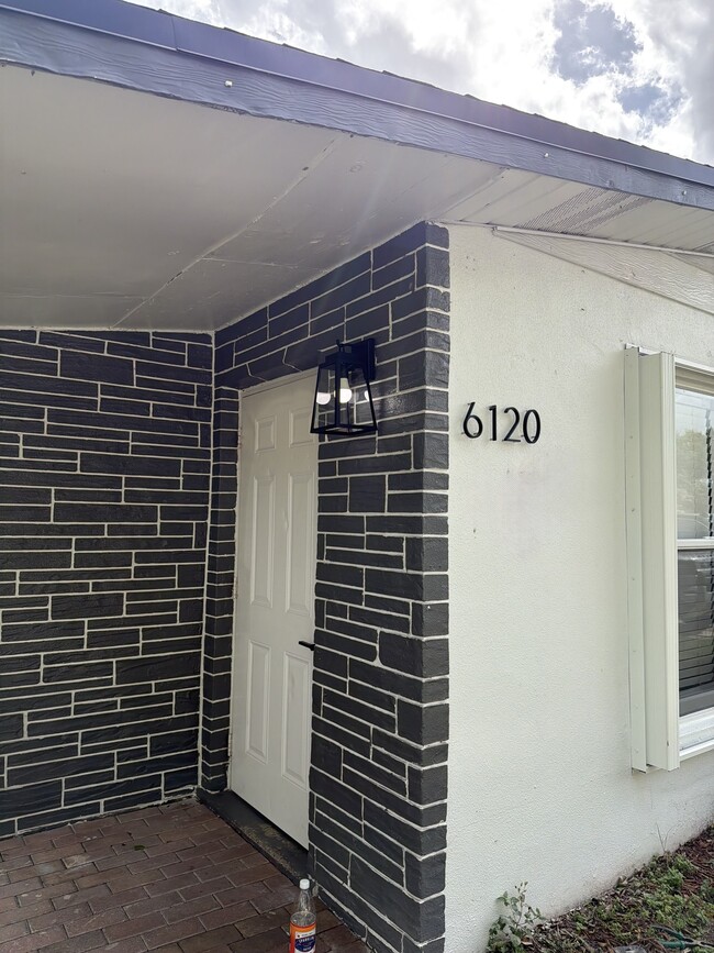 Building Photo - 6120 SW 38th St