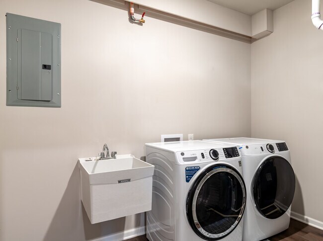 Barrington Square Luxury Apartments