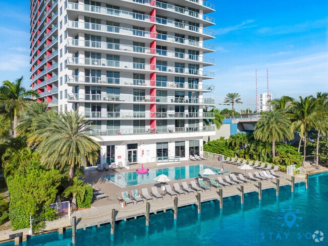 Building Photo - 2602 E Hallandale Beach Blvd Unit ID1227460P Rental