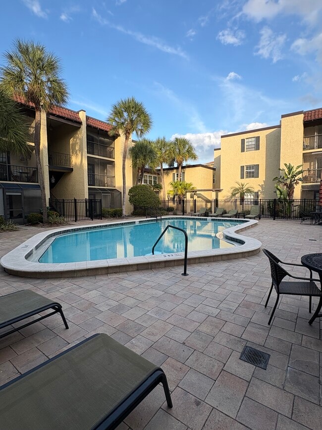 Building Photo - 108 Alameda Ct Unit 233