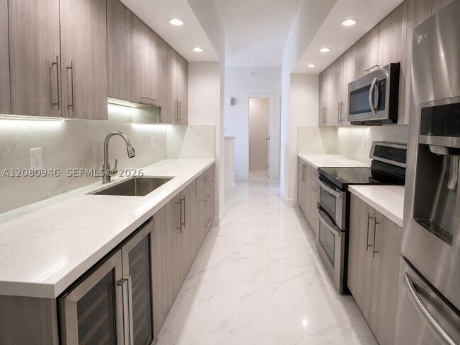 6917 Collins Ave Unit PH04