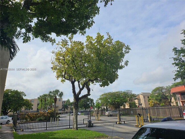 Building Photo - 10641 SW 108th Ave