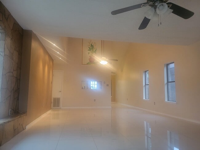 Photo - 702 Zebra Dr