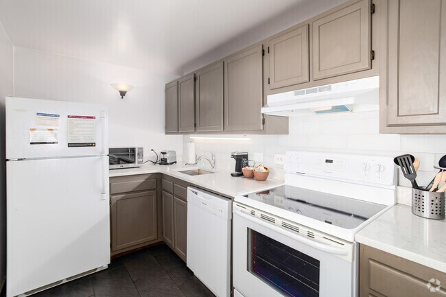 1BR, 1BA - 701SF - Kitchen