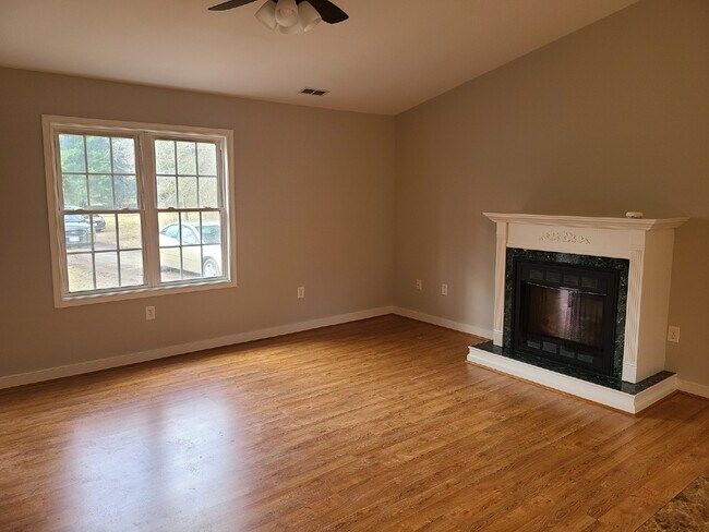 Photo - Charming 3 Bedroom Home with 2 Full Baths ...