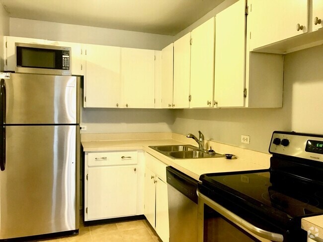 Building Photo - 2020 N Lincoln Park W Rental