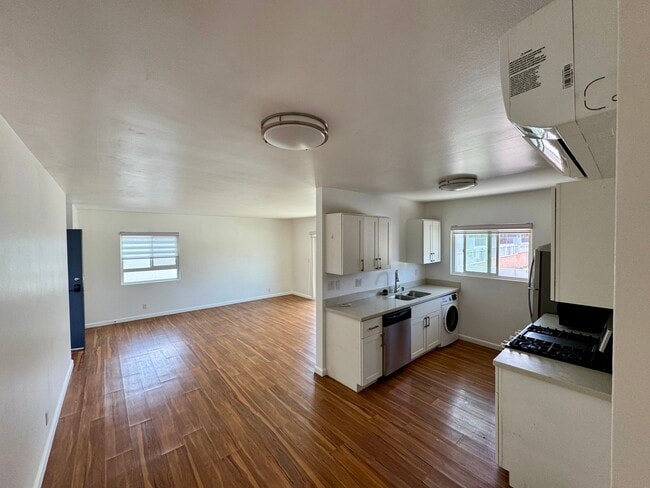 275 N. Oakland