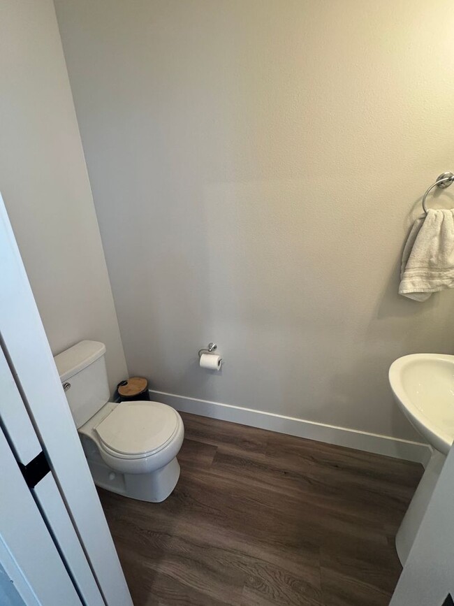 Photo - Bright & Modern Annafeld Townhome Living