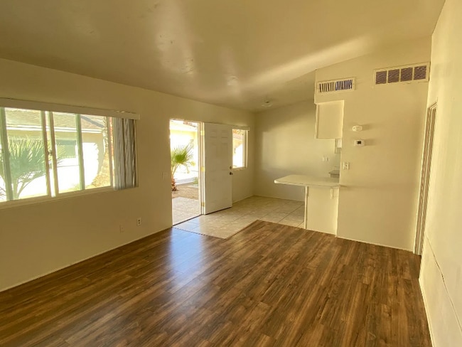Photo - 45500 Garden Square Unidad 45500 Garden Square