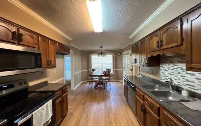 Photo - 1095 Carriage Dr S