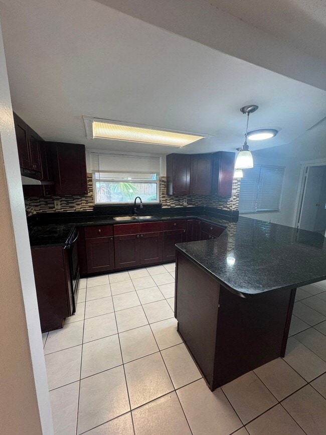 Photo - 7725 Bloomfield Dr