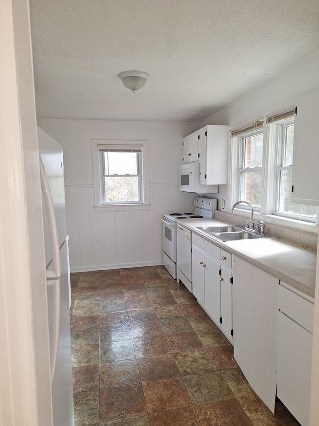 Photo - 450 Highland Ave NW Unit A