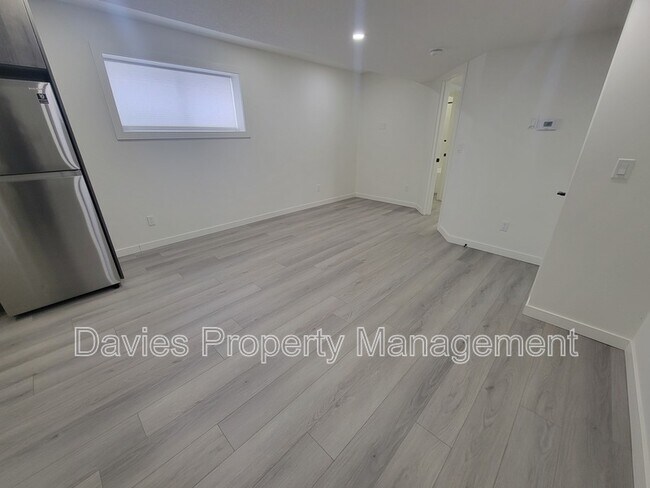 Photo - 17931-17960 60 St NW