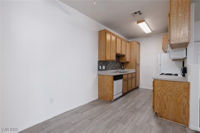 Photo - 4730 E Craig Rd Unidad 1186