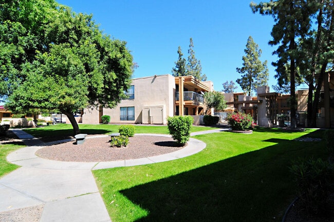 Building Photo - ++HALF MONTH FREE ++ Lower Level 2 Bed 2 Bath Large Condo near Bell Road ++Pool++ Fitness