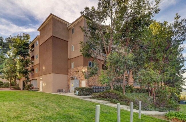 Building Photo - Rare Furnished 2BR/2BA Condo with Balcony, Fireplace & Resort-Style Amenities in Rancho Mission T... Unit 20
